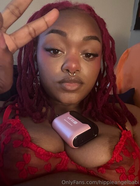 Naakte gelekte OnlyFans-foto van Hippieangelbabi