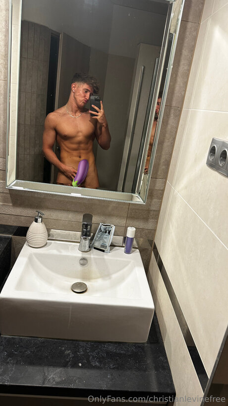 Christianlevine Straight