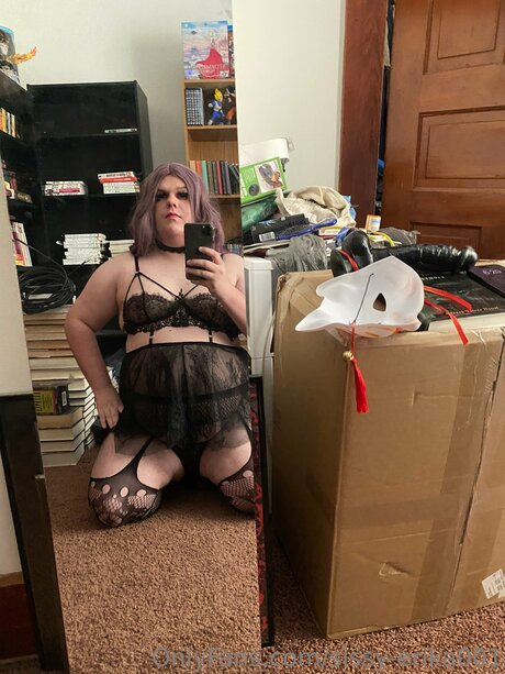 Naakte gelekte OnlyFans-foto van Sissy Erika001