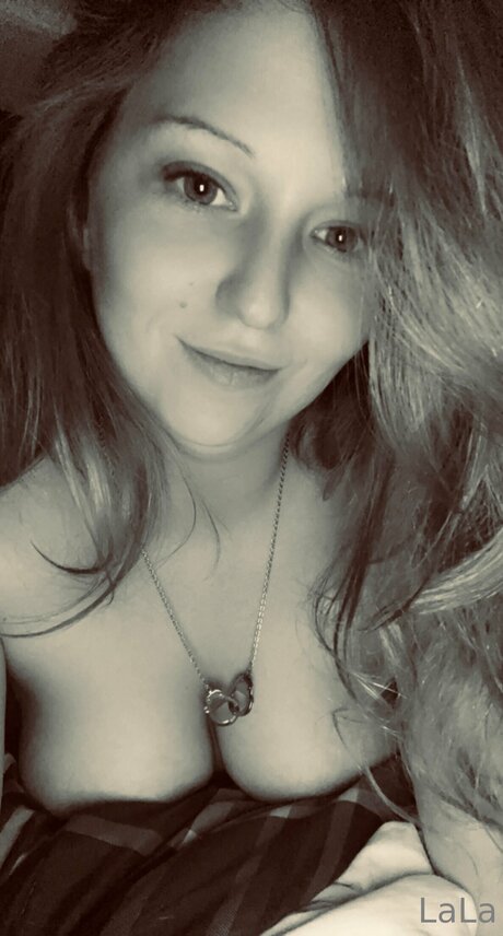 Naakte gelekte OnlyFans-foto van Goldengurl999