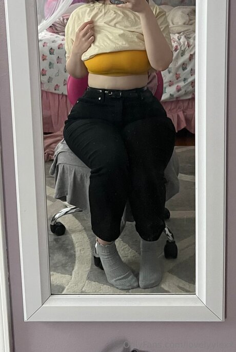 Naakte gelekte OnlyFans-foto van Lovelyylexx