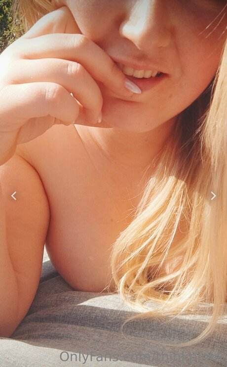 Naakte gelekte OnlyFans-foto van Thinkpinkk