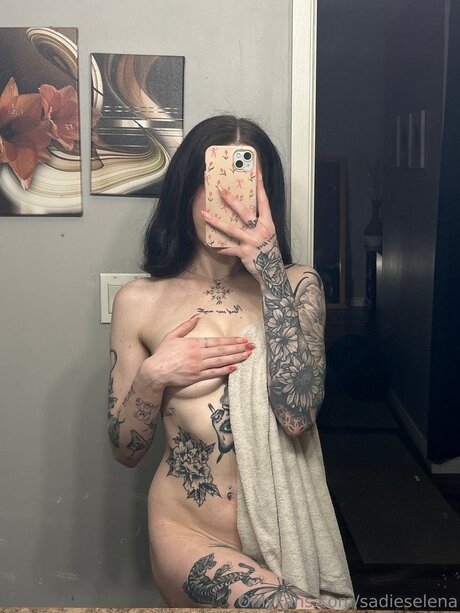 Naakte gelekte OnlyFans-foto van Sadieselena