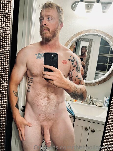 Naakte gelekte OnlyFans-foto van Thehooligan15