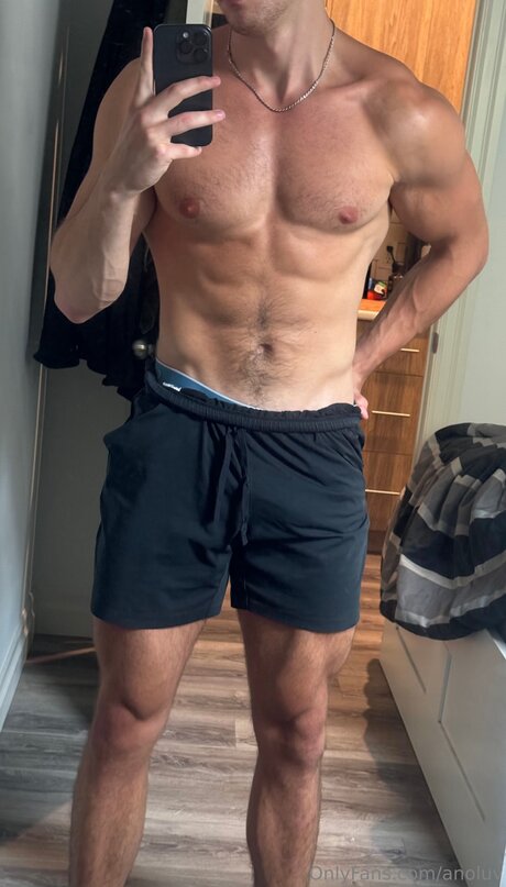 Naakte gelekte OnlyFans-foto van Anoluv