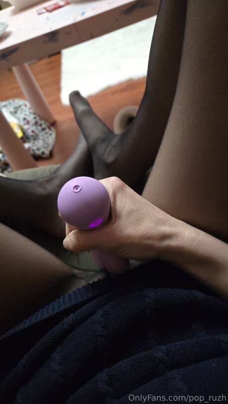 Naakte gelekte OnlyFans-foto van Pop Ruzh