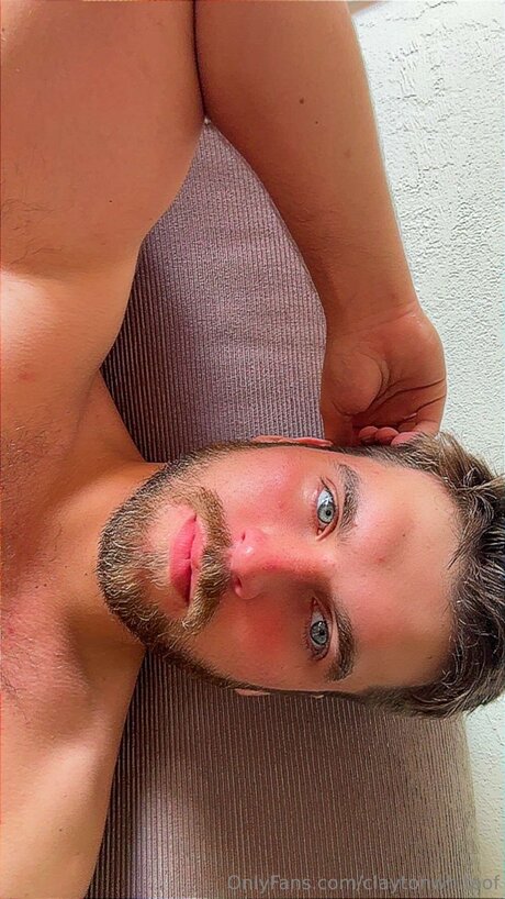 Naakte gelekte OnlyFans-foto van Claytonwhiteof