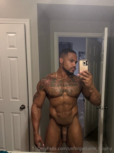 Naakte gelekte OnlyFans-foto van Unforgettable Trophy