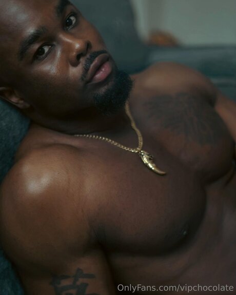 Naakte gelekte OnlyFans-foto van Vipchocolate