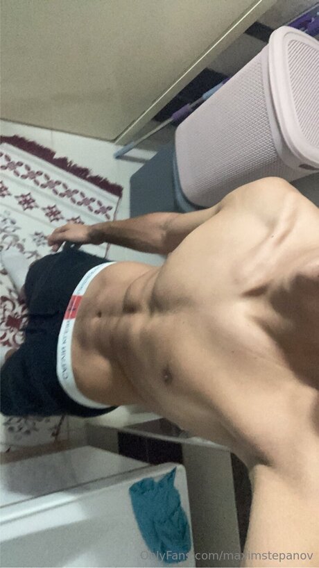 Naakte gelekte OnlyFans-foto van Maximstepanov