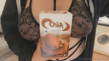 Naakte gelekte OnlyFans-foto van Wigglesfree