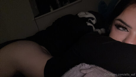 Naakte gelekte OnlyFans-foto van Ells Xof
