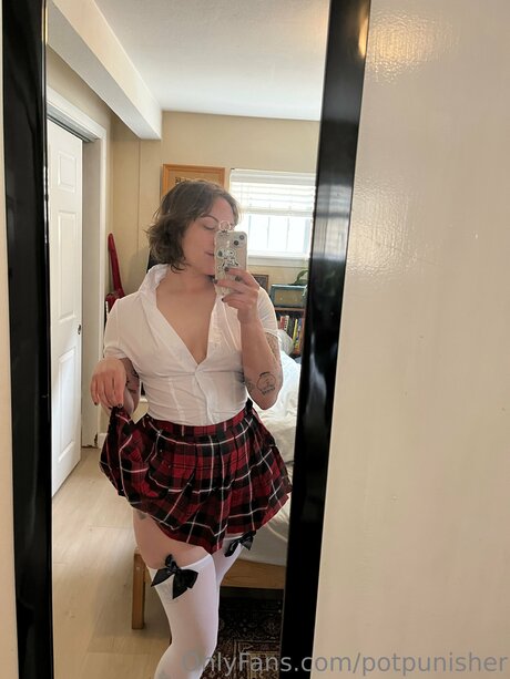Naakte gelekte OnlyFans-foto van Potpunisher