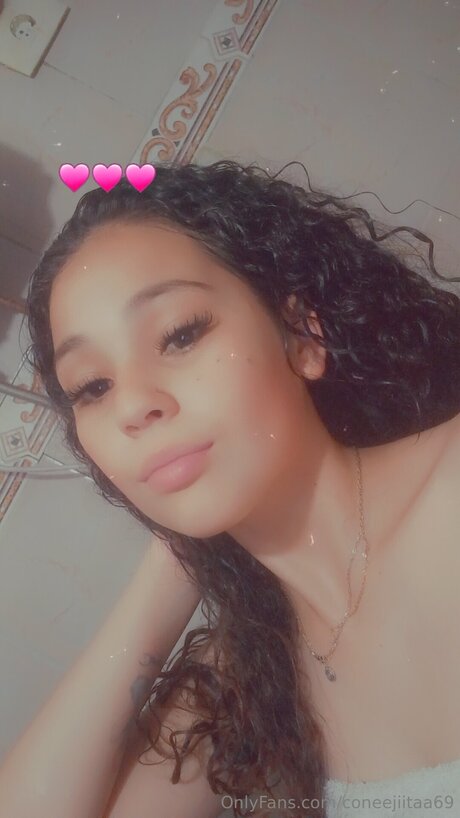 Naakte gelekte OnlyFans-foto van Coneejiitaa69