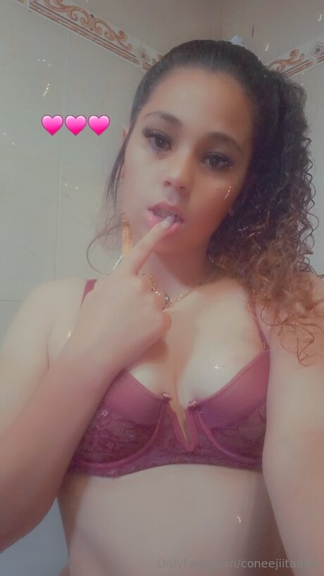 Naakte gelekte OnlyFans-foto van Coneejiitaa69