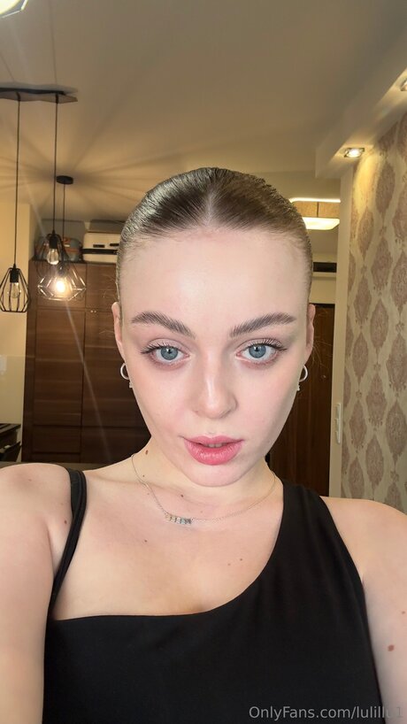 Naakte gelekte OnlyFans-foto van Sophiebloomsfree