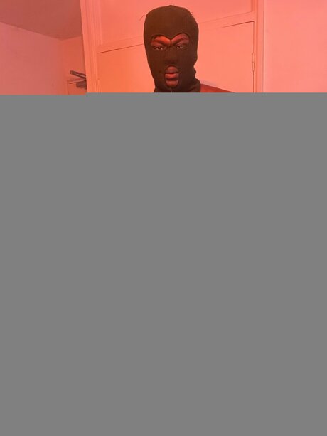 Naakte gelekte OnlyFans-foto van Treondisplay