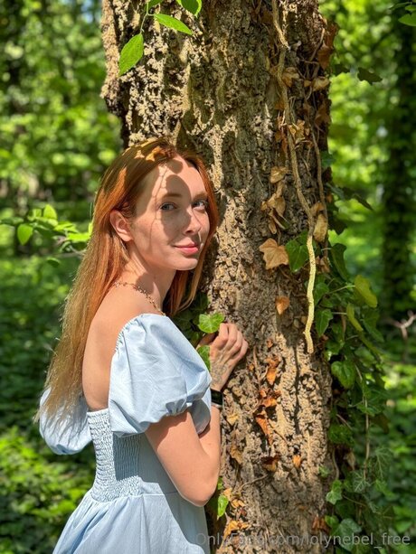 Naakte gelekte OnlyFans-foto van Lolynebel Free