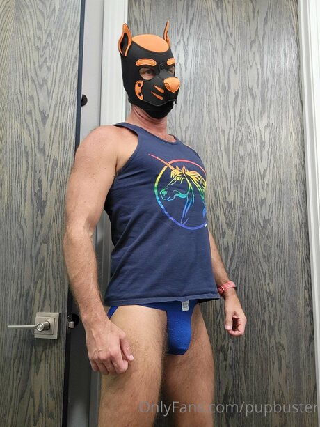 Naakte gelekte OnlyFans-foto van Pupbuster