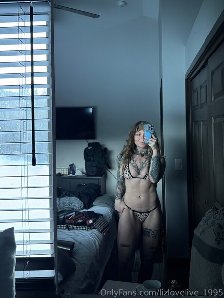 Naakte gelekte OnlyFans-foto van Lizlovelive 1995