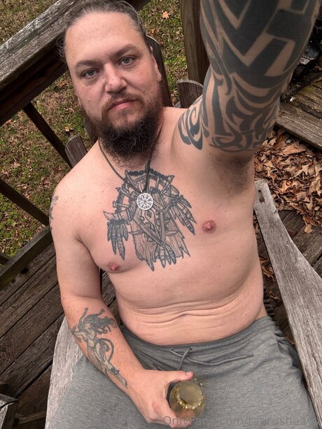 Naakte gelekte OnlyFans-foto van Taurusheavy