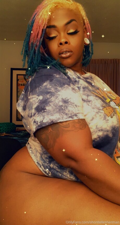 Naakte gelekte OnlyFans-foto van Shontellesherman