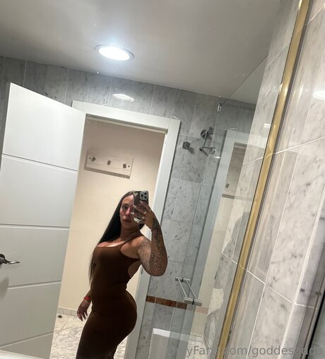 Naakte gelekte OnlyFans-foto van Goddesadda