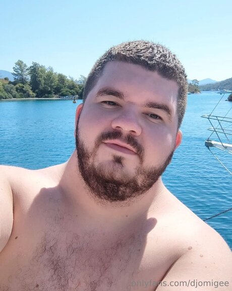 Naakte gelekte OnlyFans-foto van Djomigee