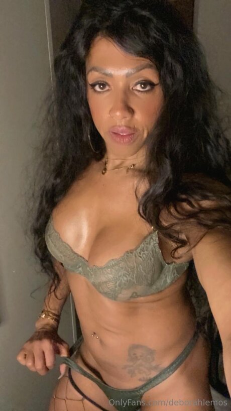 Naakte gelekte OnlyFans-foto van Deborahlemos