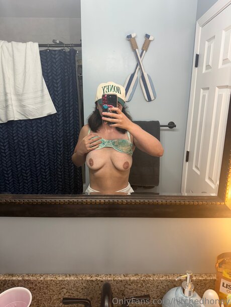 Naakte gelekte OnlyFans-foto van Hitchedhoney