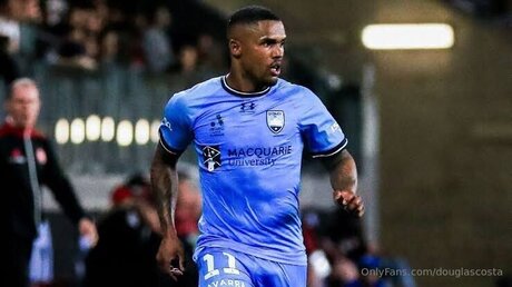 Naakte gelekte OnlyFans-foto van Douglascosta