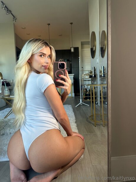 Naakte gelekte OnlyFans-foto van Kaitlynxo