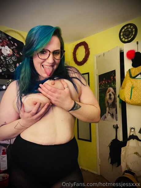 Naakte gelekte OnlyFans-foto van Hotmessjessxxx