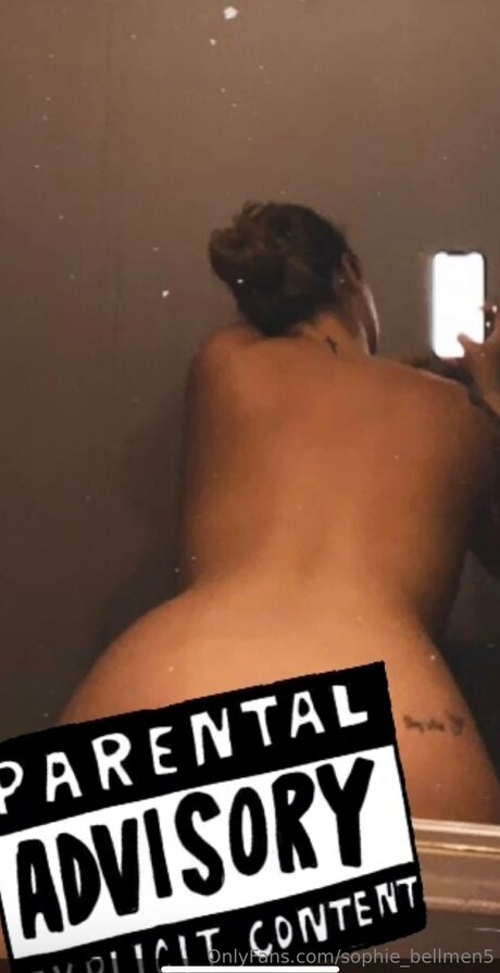 Naakte gelekte OnlyFans-foto van Sophie Bellmen5