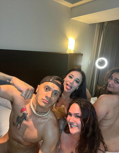 Naakte gelekte OnlyFans-foto van Lilgolo