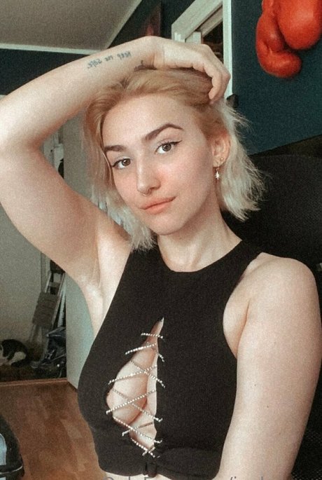 Naakte gelekte OnlyFans-foto van Joelenesa