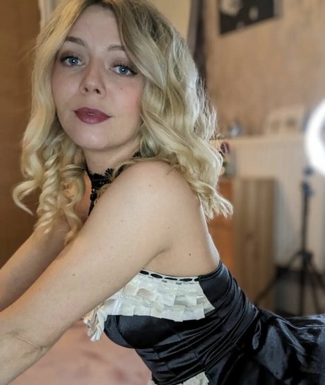 Naakte gelekte OnlyFans-foto van Aurora Indica