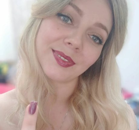 Naakte gelekte OnlyFans-foto van Aurora Indica