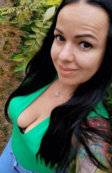 Naakte gelekte OnlyFans-foto van Magyar Milfek