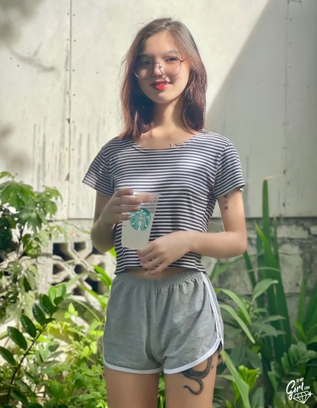 Naakte gelekte OnlyFans-foto van Bhel Esguerra