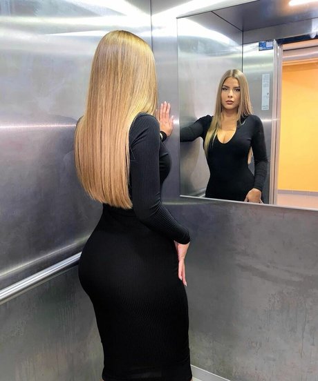 Naakte gelekte OnlyFans-foto van Ophe