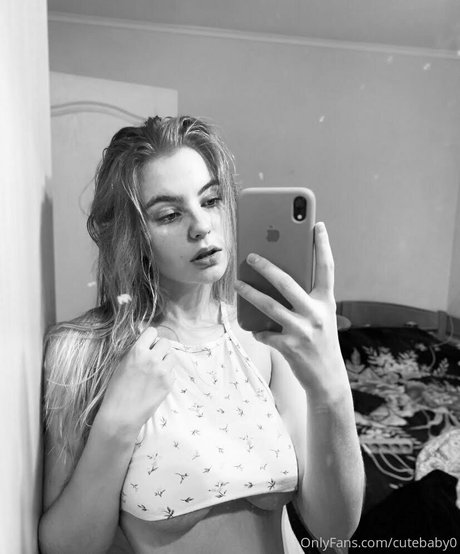 Naakte gelekte OnlyFans-foto van Cutebaby0