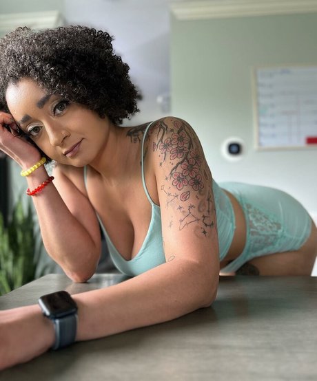 Naakte gelekte OnlyFans-foto van Delilahmoonx
