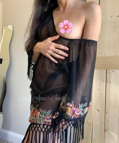 Naakte gelekte OnlyFans-foto van Sarah Anne Sweetie