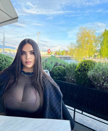 Naakte gelekte OnlyFans-foto van Noure Sahli