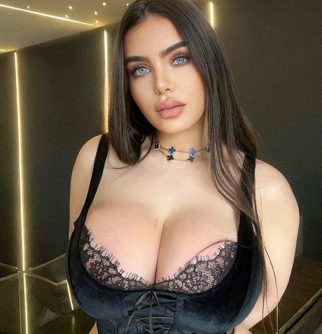 Naakte gelekte OnlyFans-foto van Noure Sahli