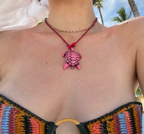 Naakte gelekte OnlyFans-foto van Sophia Rose Turino