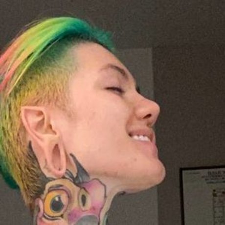 Naakte gelekte OnlyFans-foto van Sneggavinni