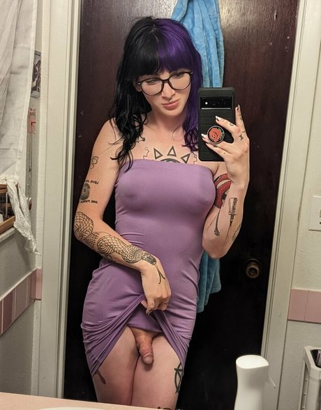 Naakte gelekte OnlyFans-foto van Violet Valentine