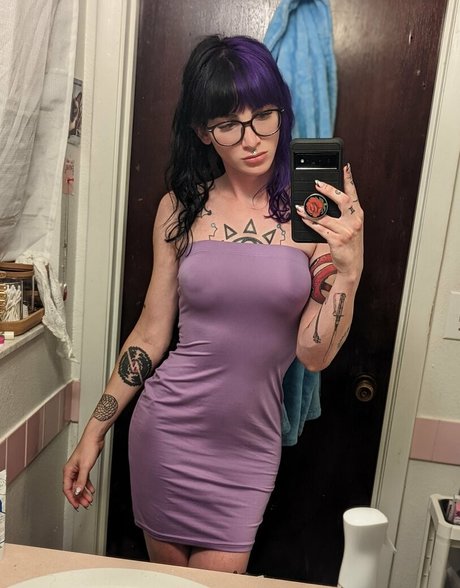 Naakte gelekte OnlyFans-foto van Violet Valentine
